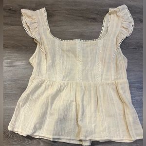 Women’s boutique all in favor cream gauze top medium